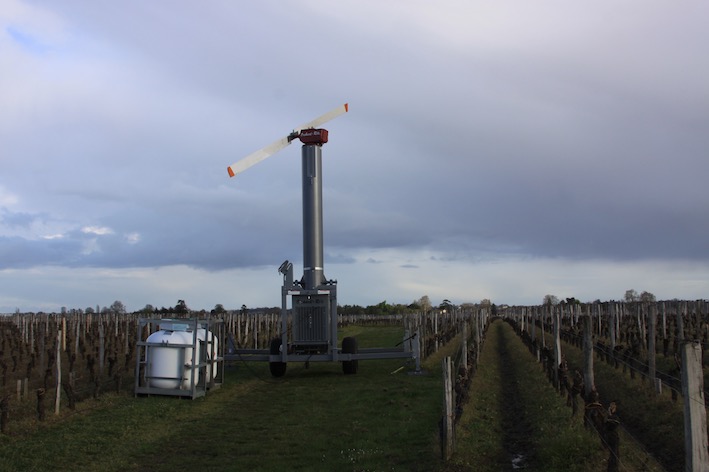 Frost protection mobile wind machine in wine